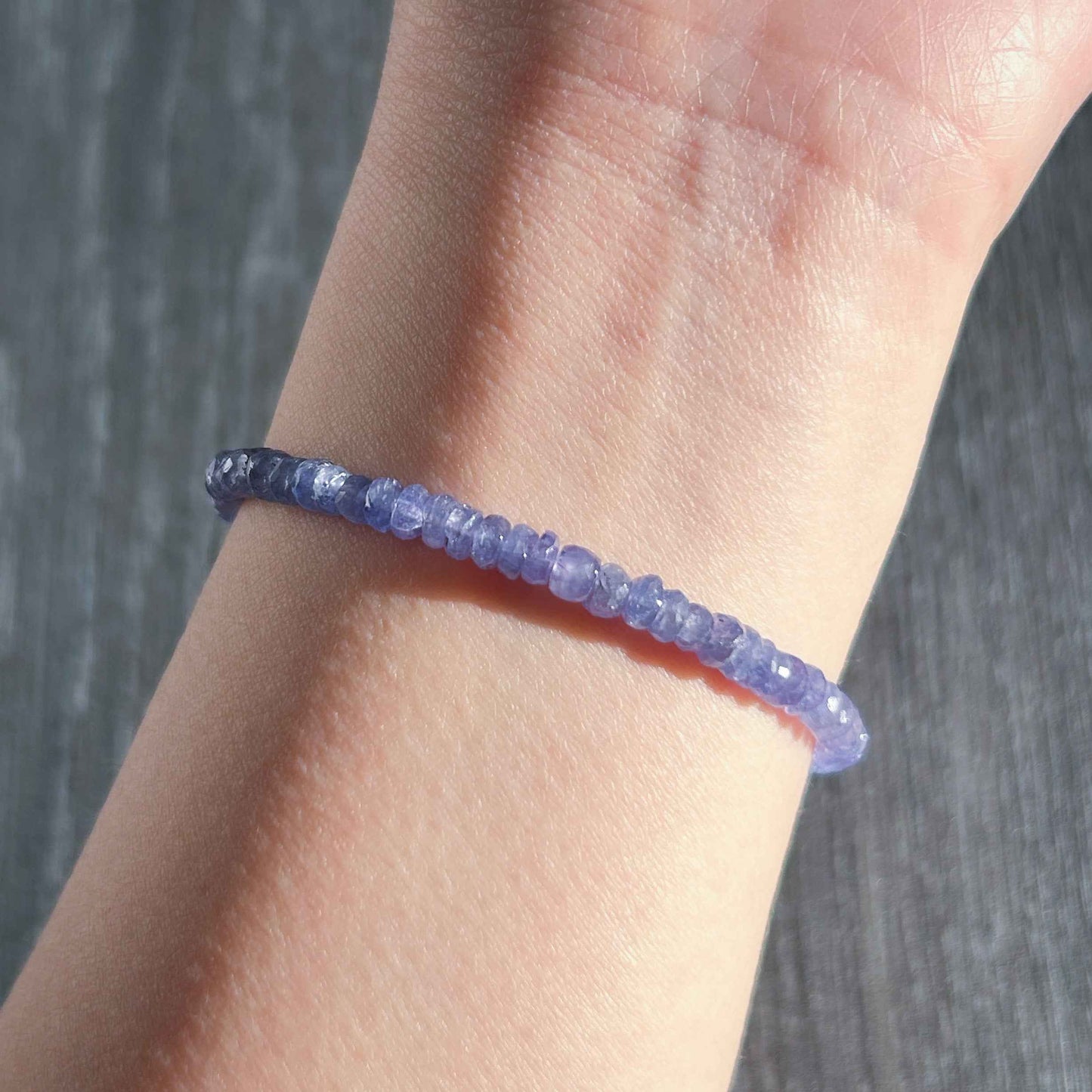 Top Quality Faceted Tanzanite Adjustable Silver Mini Chips Bracelet