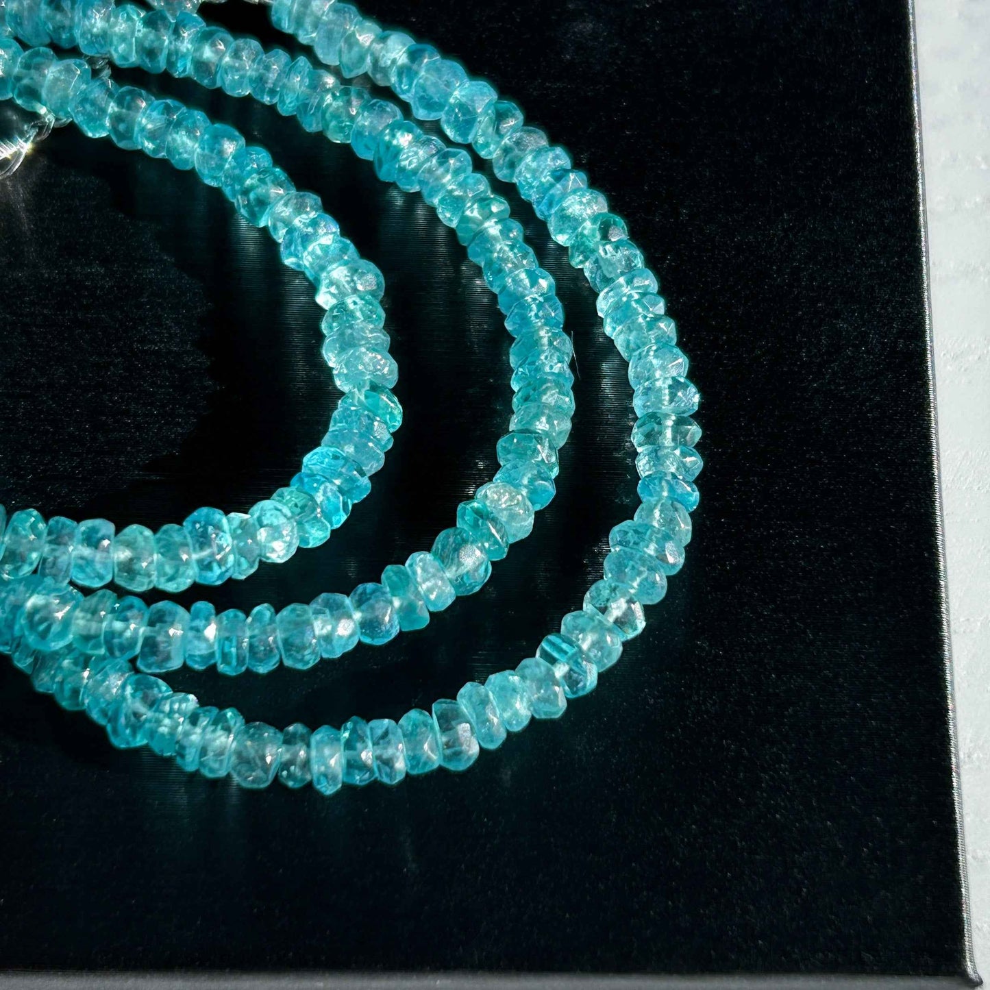 Top Quality Faceted Apatite Adjustable Silver Mini Chips Bracelet