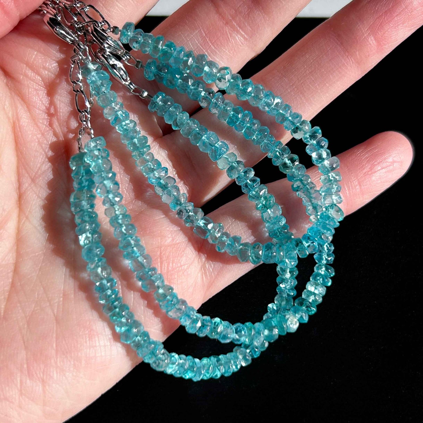 Top Quality Faceted Apatite Adjustable Silver Mini Chips Bracelet