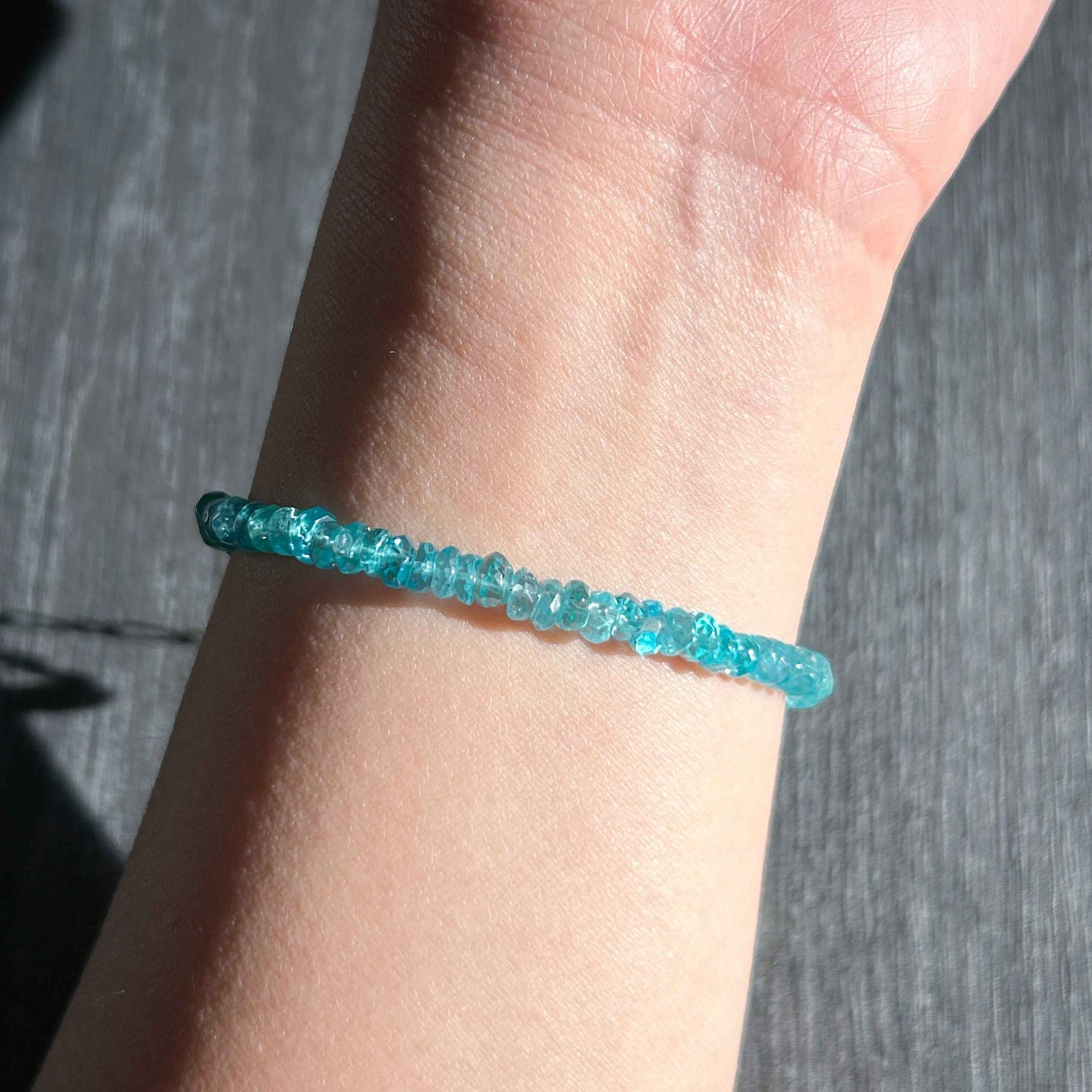 Top Quality Faceted Apatite Adjustable Silver Mini Chips Bracelet