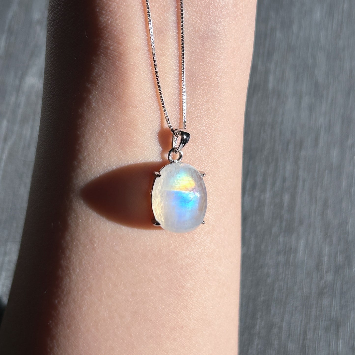 High Quality Rainbow Moonstone 925 Sterling Silver Pendant (chain excluded)
